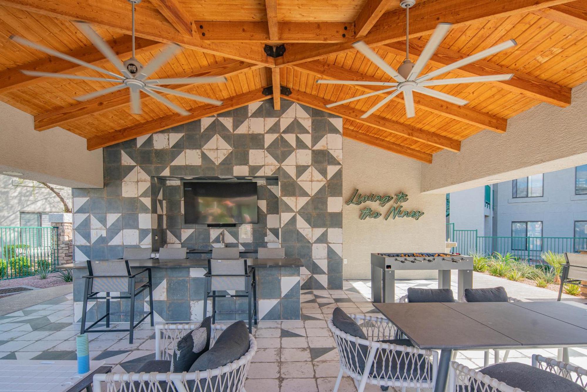 Exclusive Unit-walkable Area-bright & Sunny 2 Bedroom - N272 *